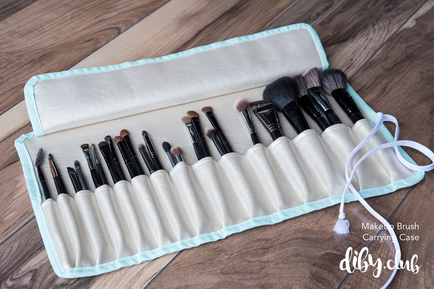 Makeup Brush Carrying Case { Cricut Files} (FREE)