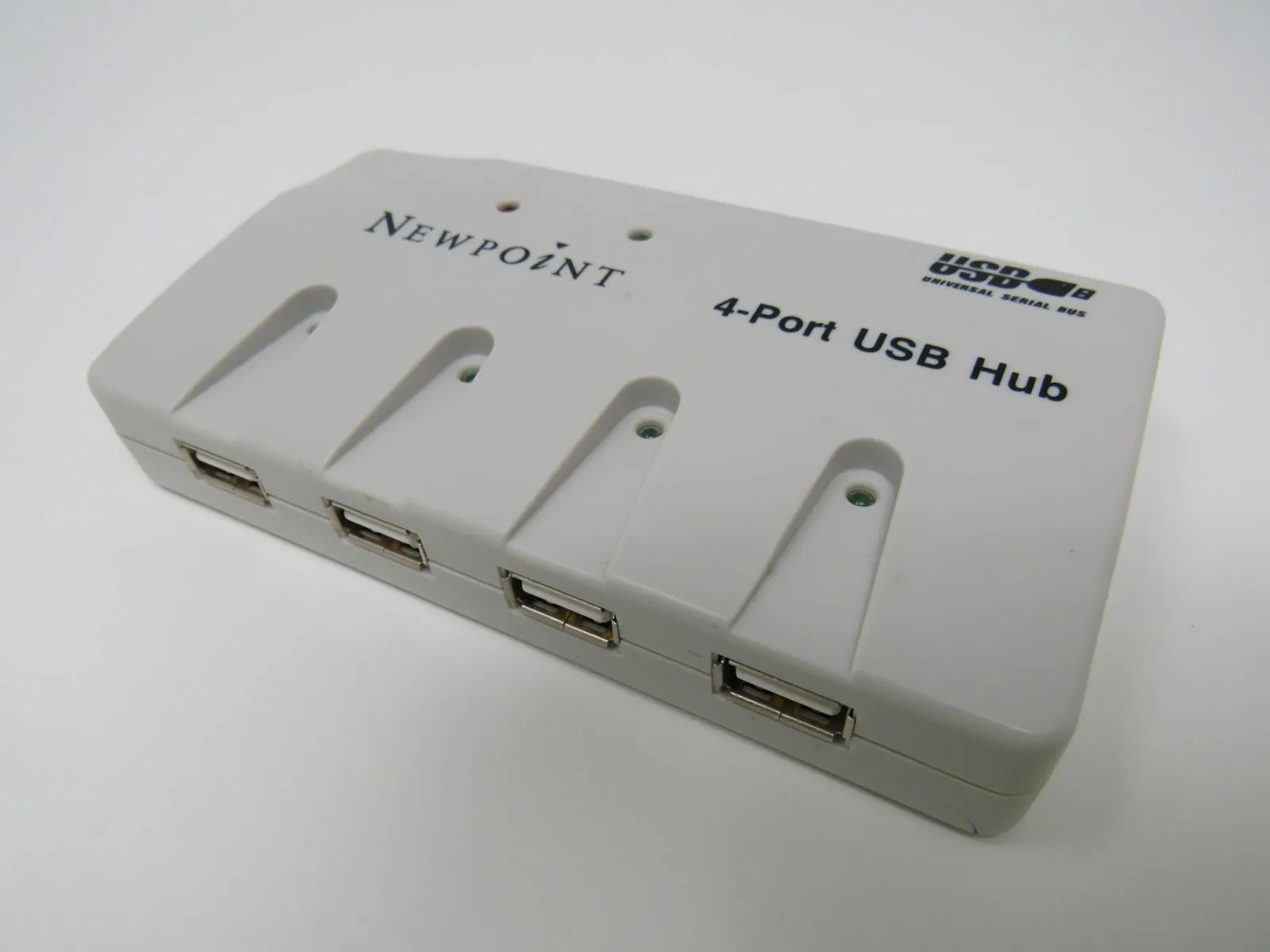 Newpoint 4 Port USB Hub Universal Series Bus -- Used