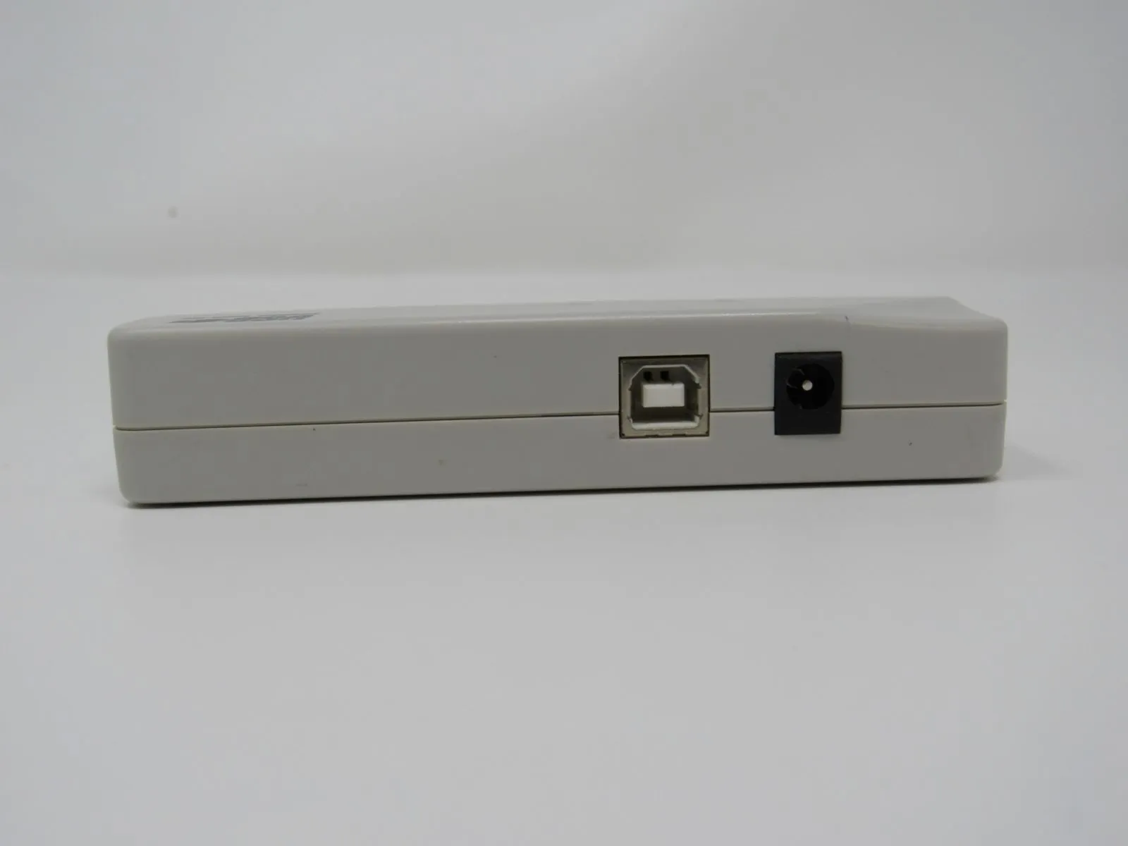 Newpoint 4 Port USB Hub Universal Series Bus -- Used