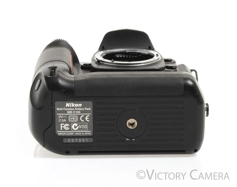 Nikon D100 6.1MP Digital SLR Camera w/ Battery Grip   2 Batteries