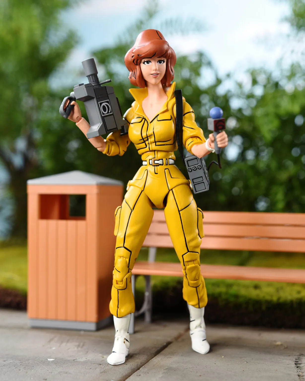 TMNT CARTOON ULTIMATE APRIL O’NEIL – 7″ SCALE ACTION FIGURE